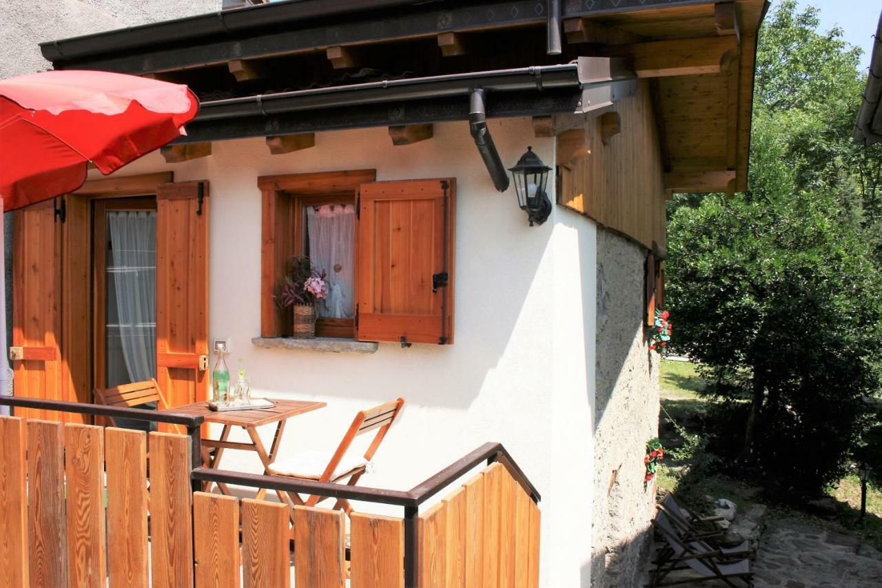 Casa Bucaneve & Ciclamino グラヴェドーナ エクステリア 写真